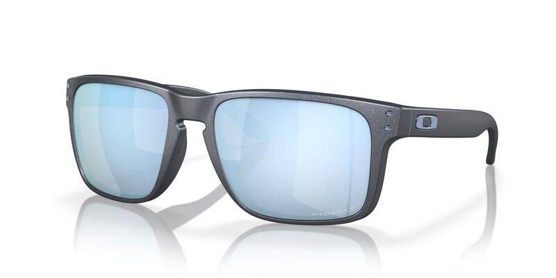 Lunettes de soleil OAKLEY...